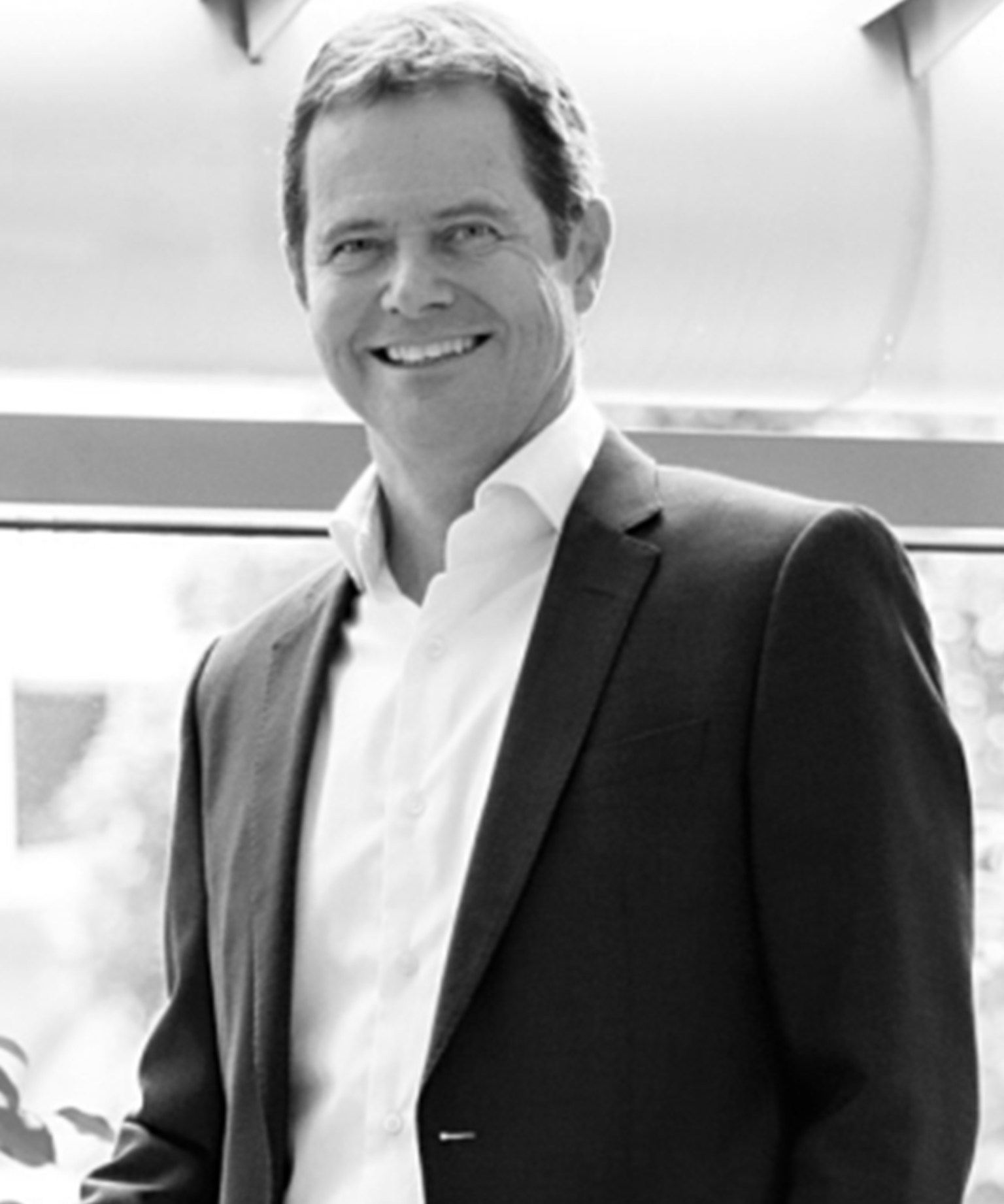 Clive KP B Wh Cropped